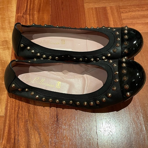 Pretty Ballerinas Shoes - Pretty Ballerinas size 7 leather ballerina flats with studs